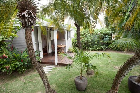 Property, Tree, Palm tree, Arecales, Botany, House, Plant, Real estate, Backyard, Courtyard, 