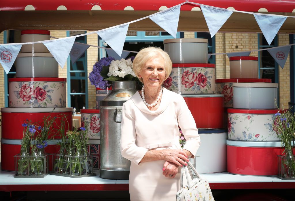 Mary Berry Baking Tip Mary Berry Shares Summer Recipe That S Perfect For A Heatwave