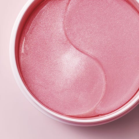 Así es cómo te vas a quitar las ojeras con los parches de Mary Kay