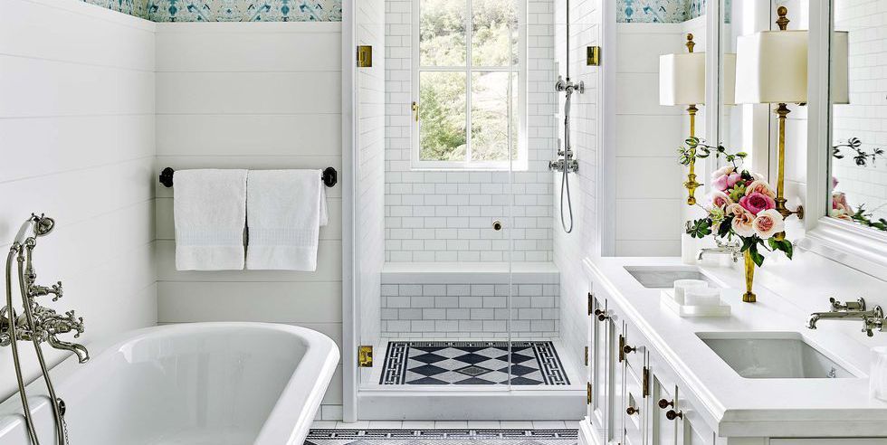 30 Stunning White Bathrooms How To Use White Tile And Fixtures In Bathrooms