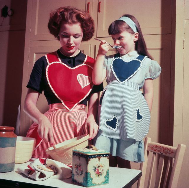 cocinando con mamá año 1955