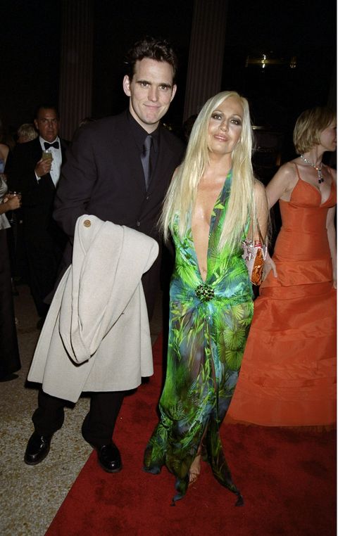 Adular pérdida Desanimarse El vestido verde viral de JLo que estrenó Donatella en 1999