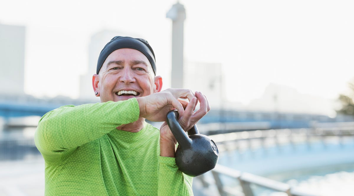 Men Over 40 Can Build Healthy Shoulders and Strong Abs With 1 Move