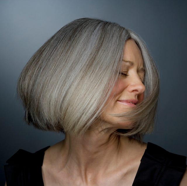 美しくグレーヘアに移行するための 4つの方法 美しくグレーヘアに移行するための 4つの方法