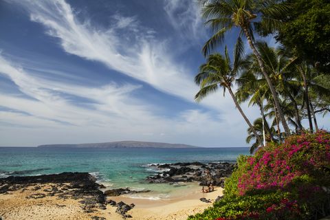 Paako Beach (Secret Cove), A Small Beach With Snorkelers And A Family On The Sand, Kahoolawe Island In Distance, South Of Makena Beach