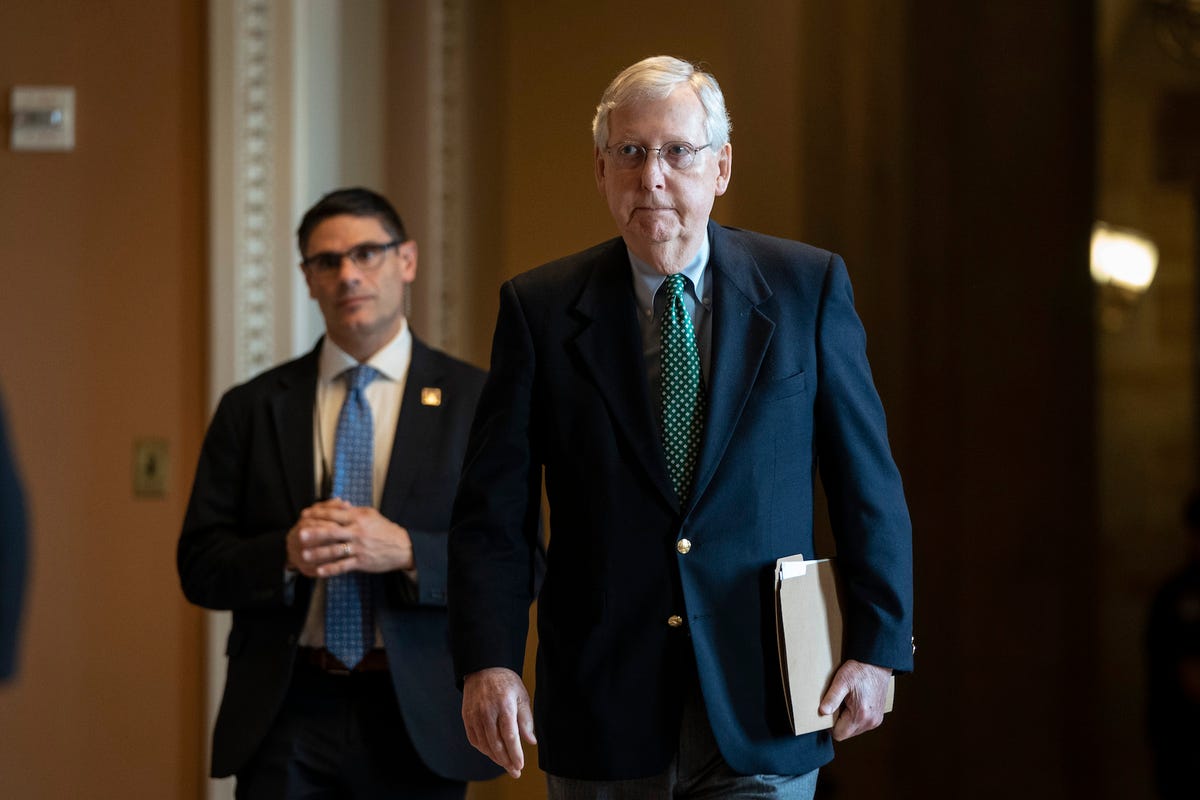 Mitch McConnell Nudges Older Republican Judges to Retire During Trump Term