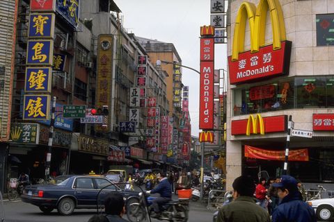 麥當勞曾經是台灣最潮的關鍵字 80年代戀愛 打工首選地 給人一種 時髦的感覺
