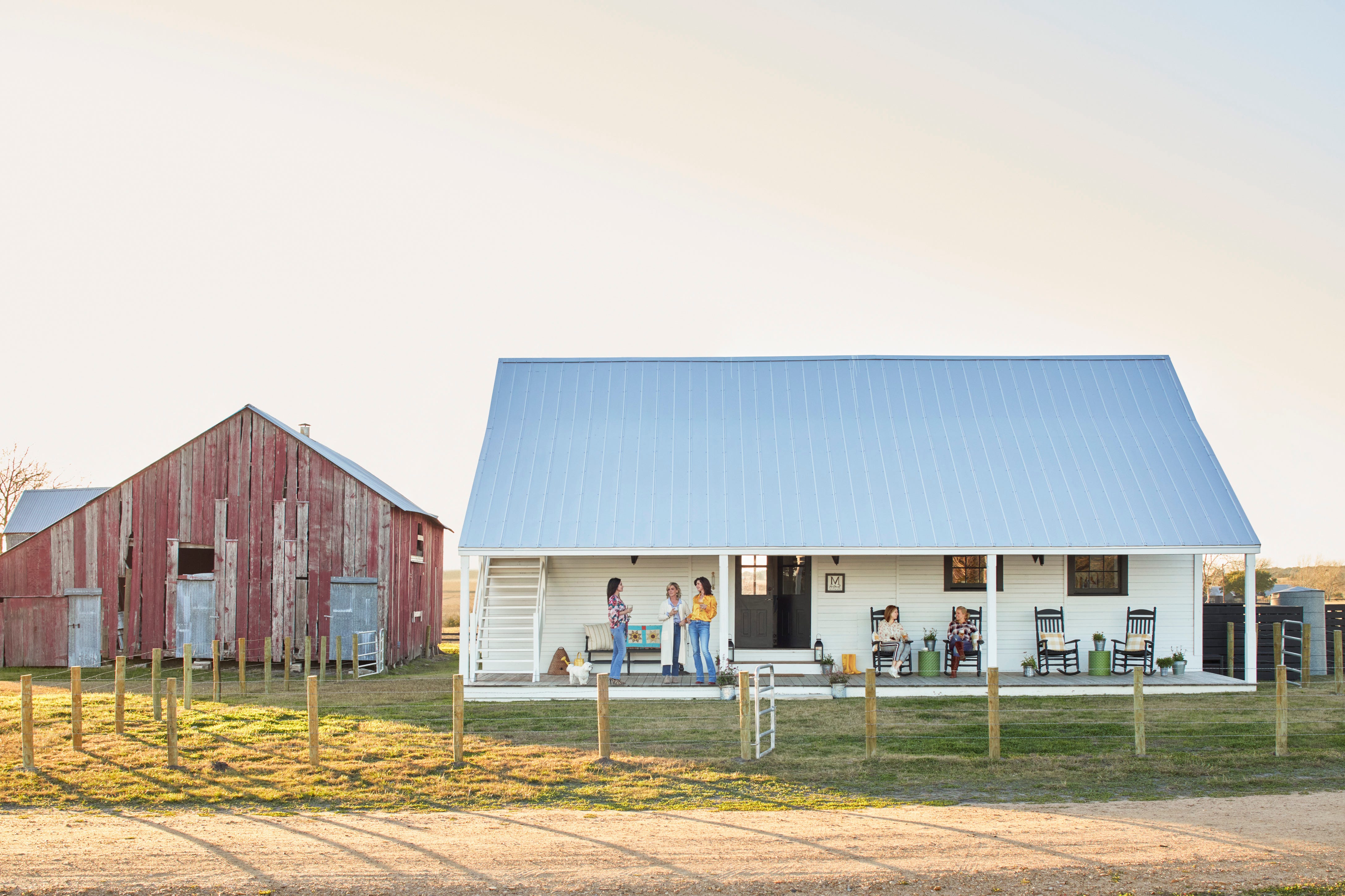 This Tiny Texas Farmhouse Has the Cutest Kitchen Ever!