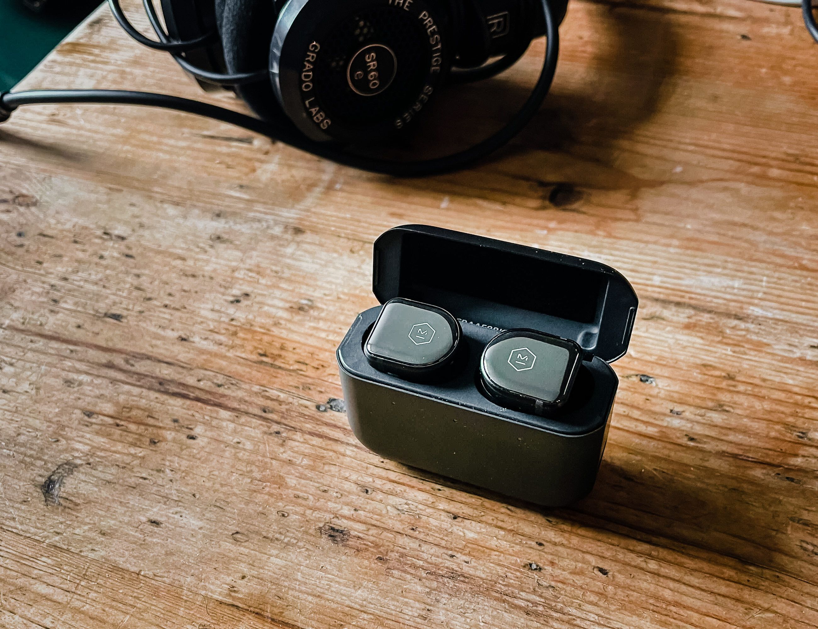 Master & Dynamic MW08 True Wireless Earphones (Black Ceramic/Matte Black CASE)