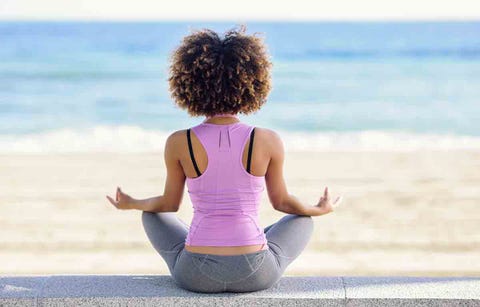 Mujer meditando