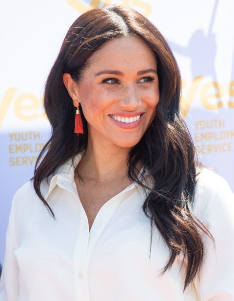 Meghan Markle Tries on Flower Crown Instagram Filter in Previously ...