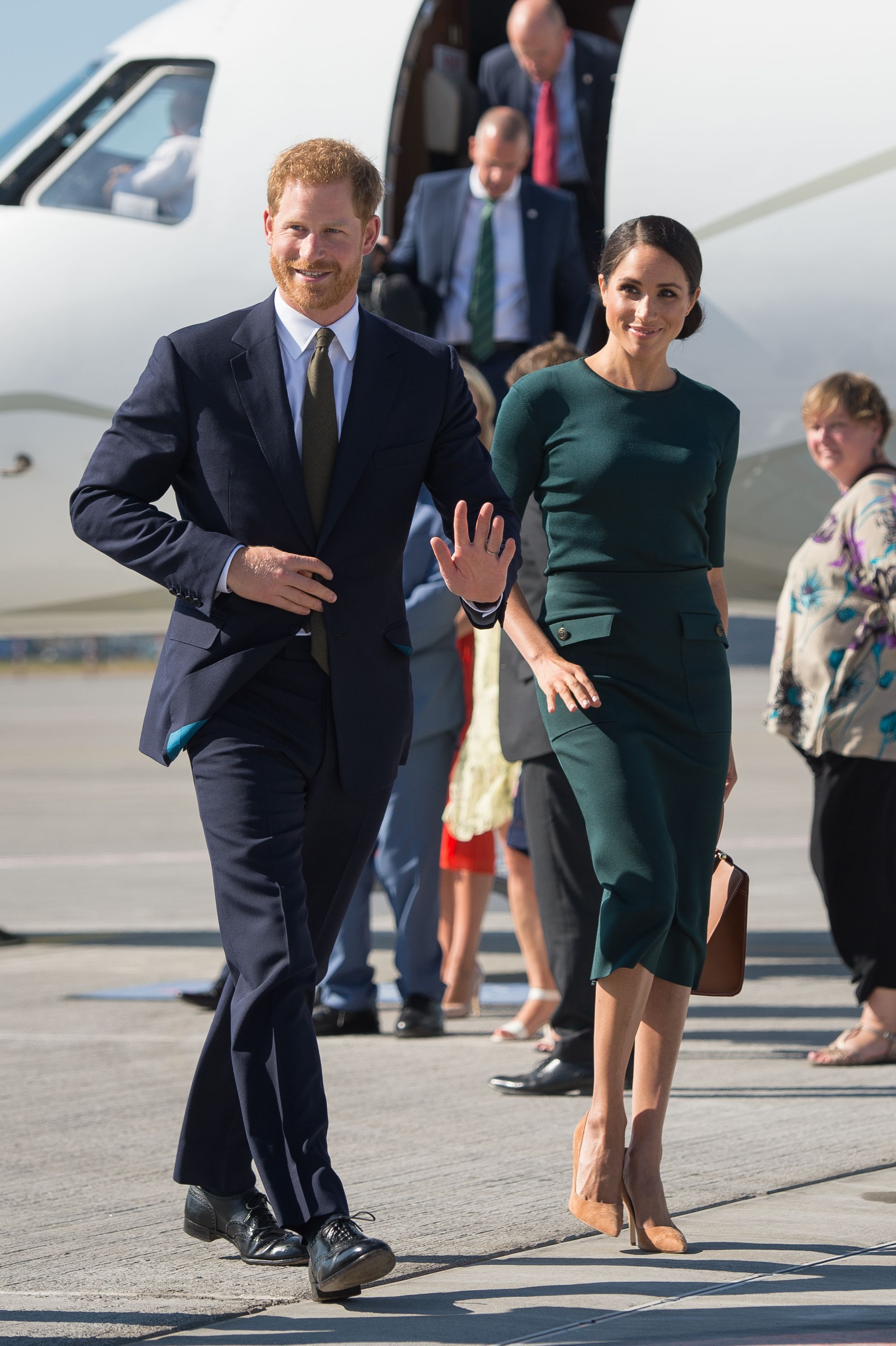 2019 year - The Duke and Duchess of Sussexs flight dramatically aborts landing on approach 2019 year