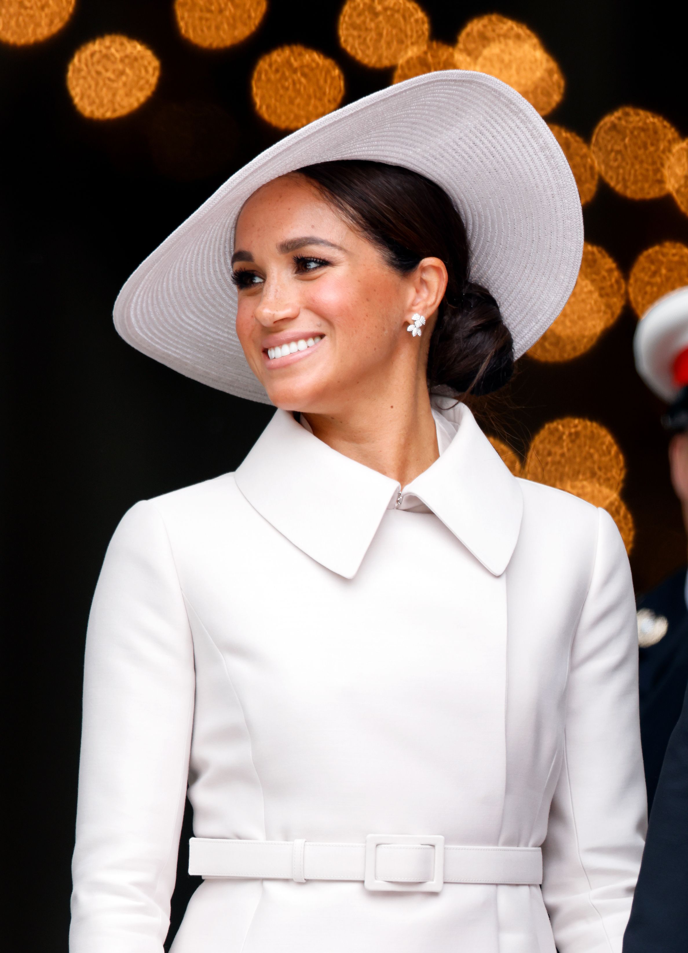 meghan markle fascinator hat