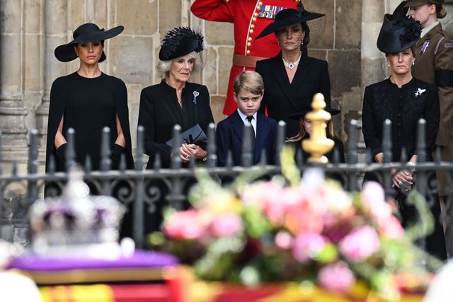 queen elizabeth funeral royal mourning dress tradition