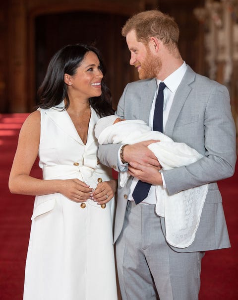 meghan markle y harry de inglaterra presentan a su hijo archie