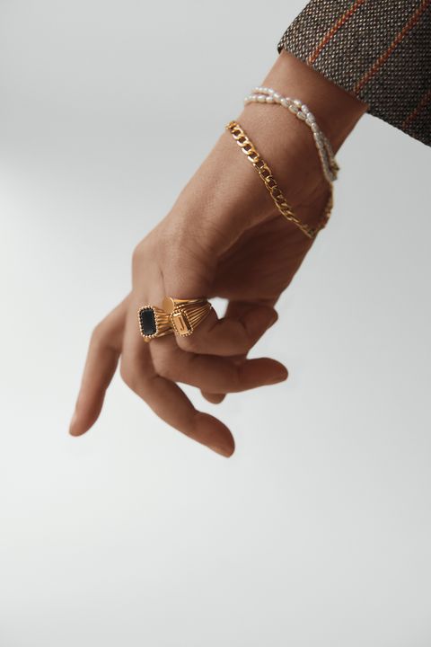 a close up of a hand wearing jenna lyons for mejuri jewelry 2022