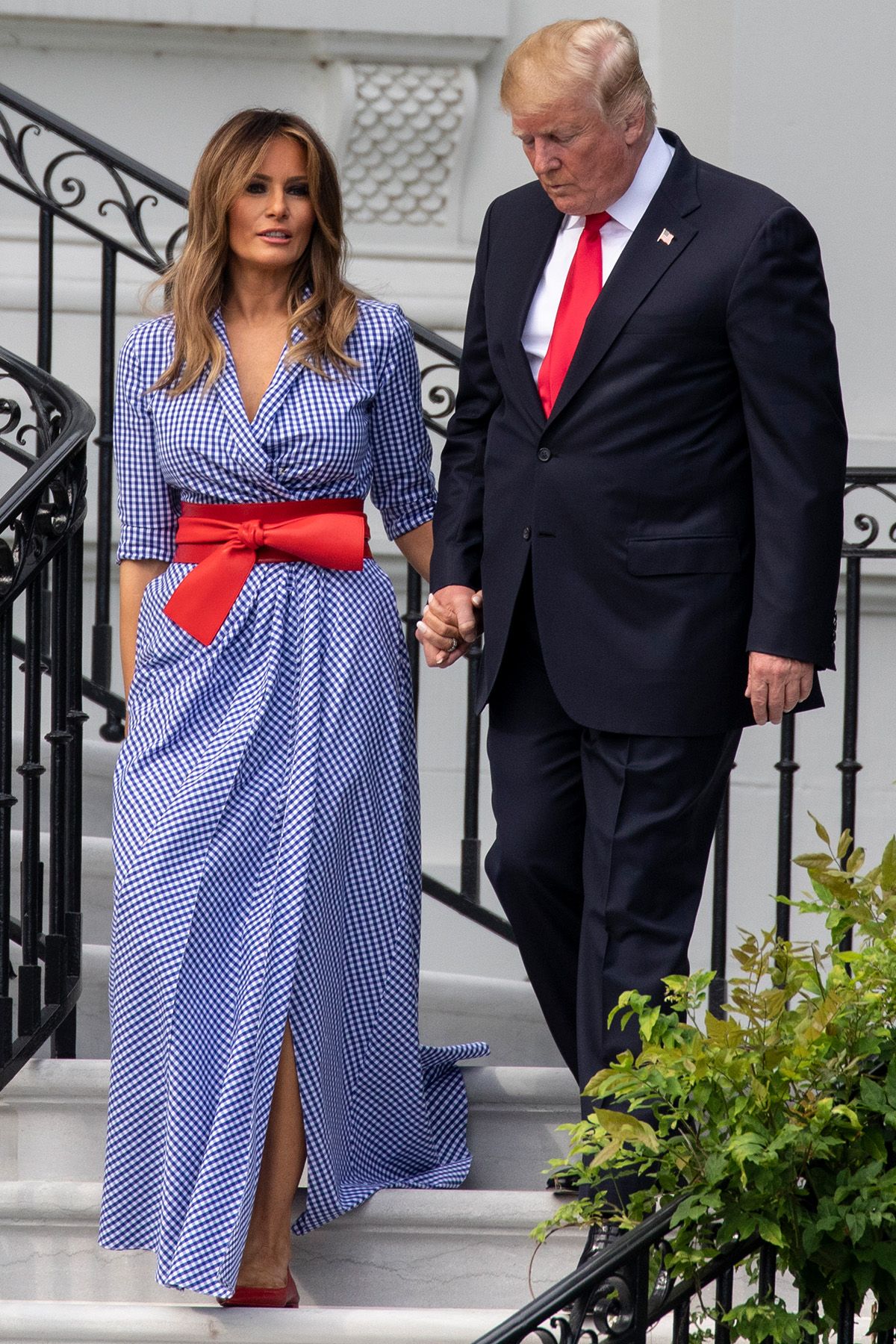 Melania Trump Blue Dress The Dress Was Tailored To Reach Mundopiagarcia 8327