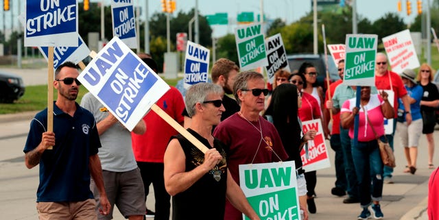 UAW Demands GM Stop Importing Cars as Strike Approaches One-Month Point