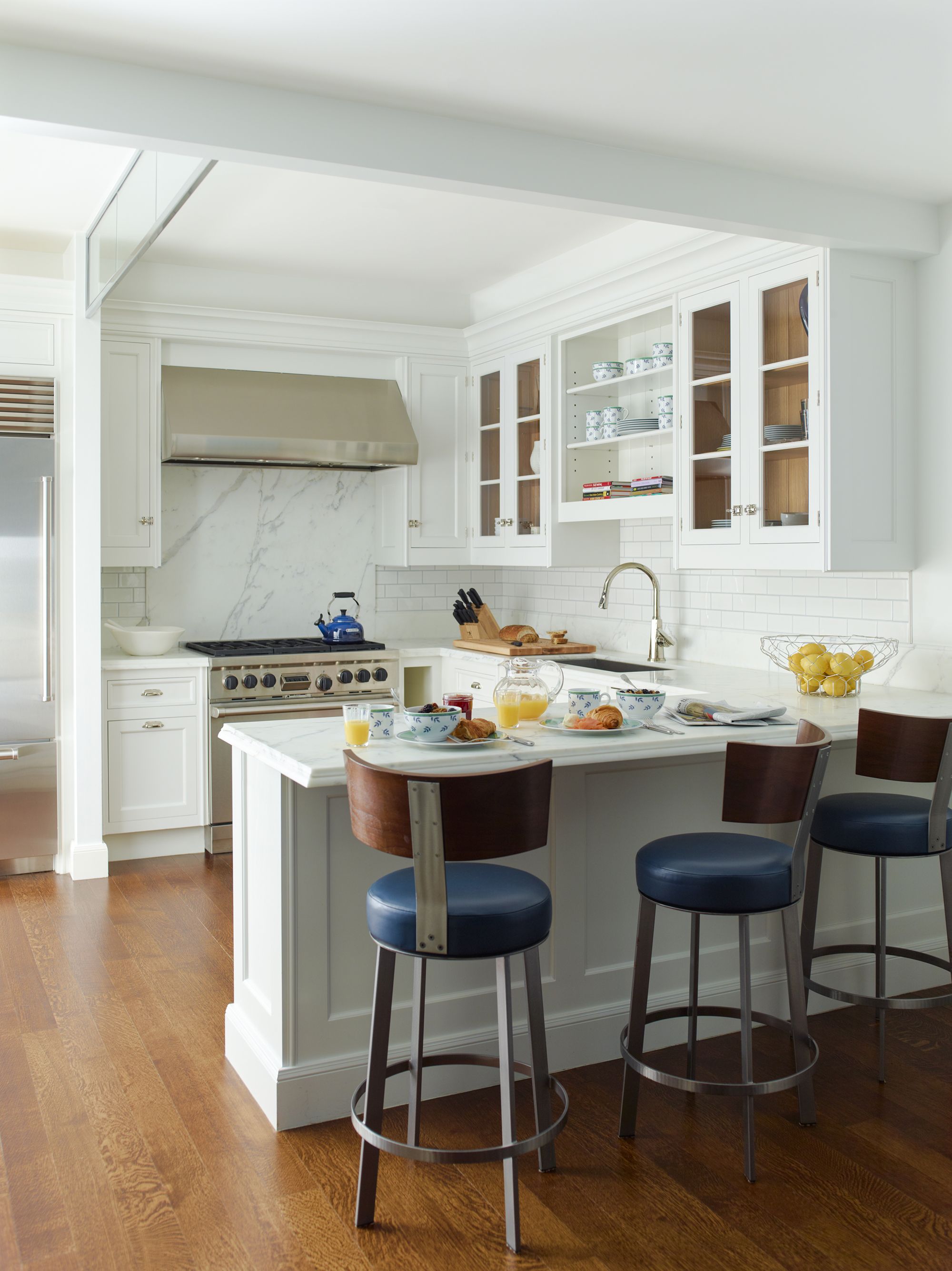 Small Kitchen Peninsula With Seating 