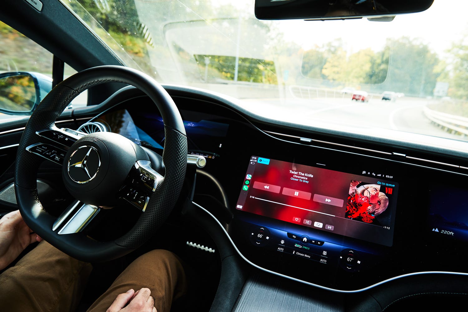 Touch Screens Are Making Cars Worse. It's Time to Bring Back Buttons and Knobs.