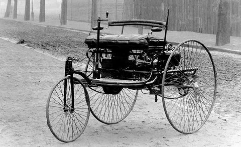Land vehicle, Vehicle, Motor vehicle, Vintage car, Car, Black-and-white, Classic car, Mode of transport, Benz patent-motorwagen, Monochrome photography, 