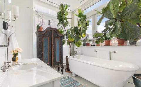 Celebrity Bathrooms - Most Insane Celebrity Bathrooms: Kris Jenner
