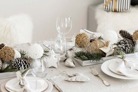Mesa de Navidad en blanco y dorado mesa de navidad en blanco y dorado