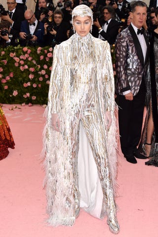 Priyanka Chopras Met Gala Dress Took 1500 Hours To Create