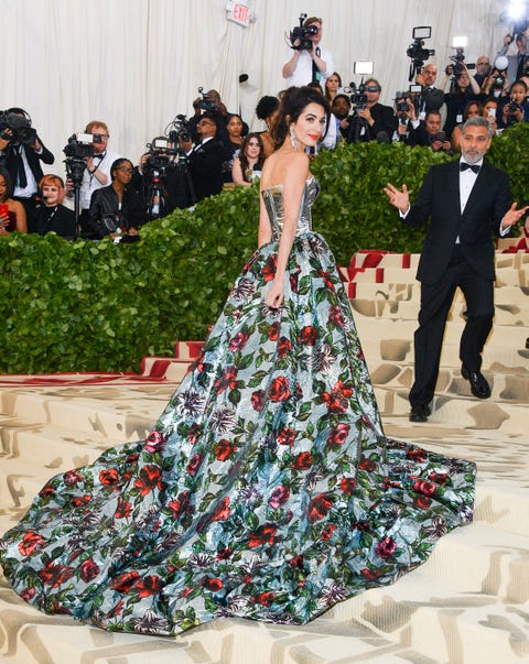 Heavenly Bodies: Fashion & The Catholic Imagination Costume Institute Gala heavenly bodies fashion the catholic imagination costume institute gala