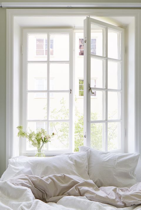 Small white bedroom design