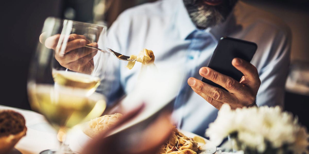 How online dating affects relationships How online dating affects relationships