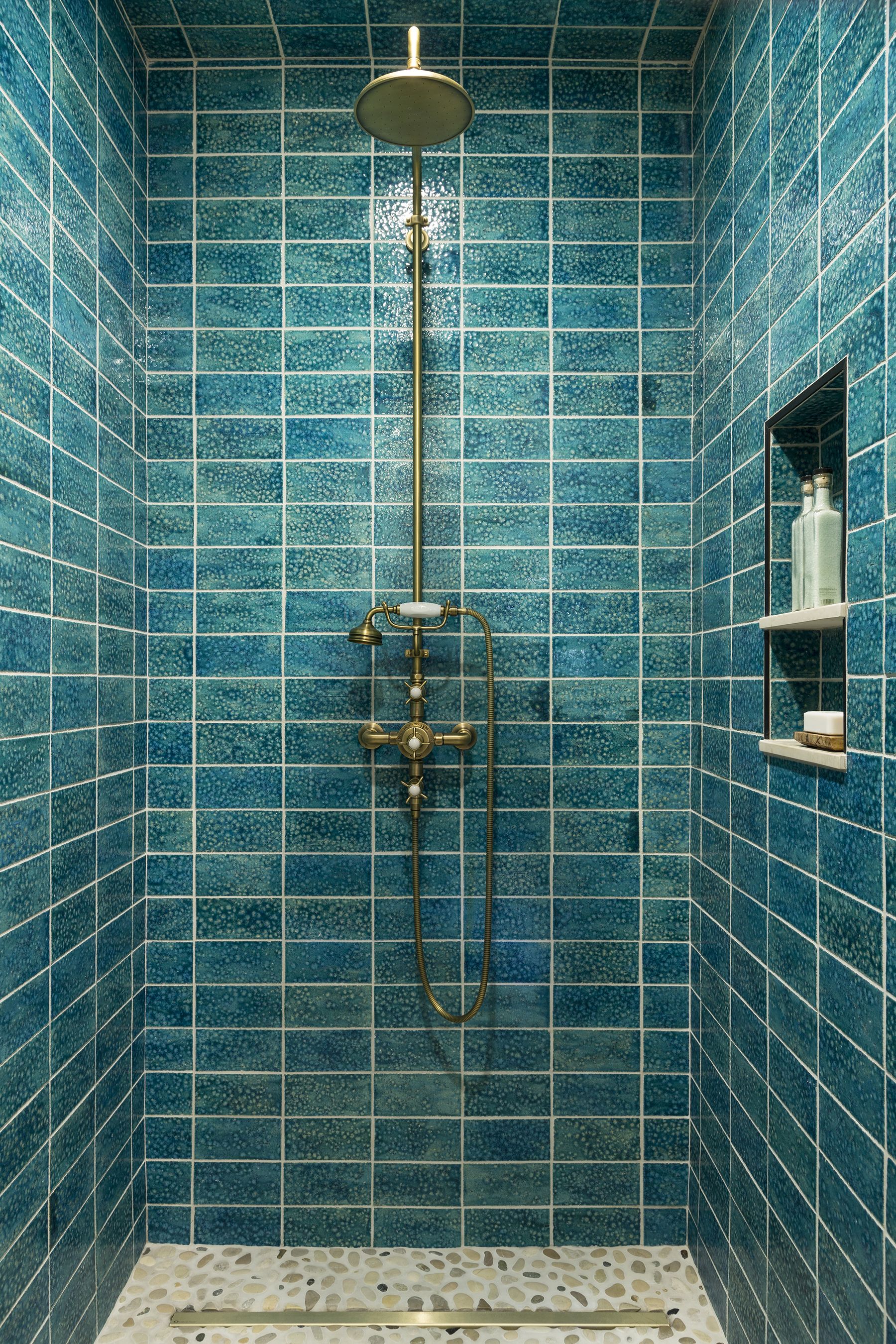 Blue Bathroom Tile Ideas / Polished Stunning Sapphire Blue Tile Design Mercury Mosaics - Coordinating light blue and hot pink towels keep the room feeling punchy.