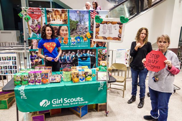 miami beach, publix grocery store, girl scout's selling cookies