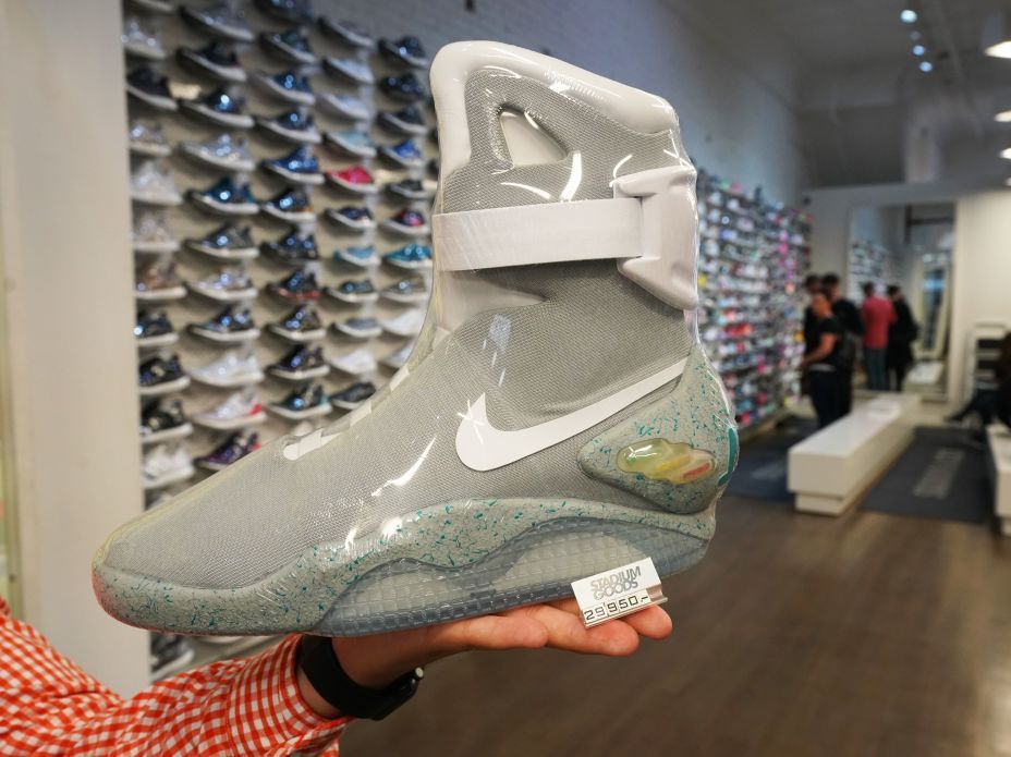 Las de 'Regreso al futuro' a la venta (para - Las zapatillas de 'Regreso futuro' cuestan 50.000 euros
