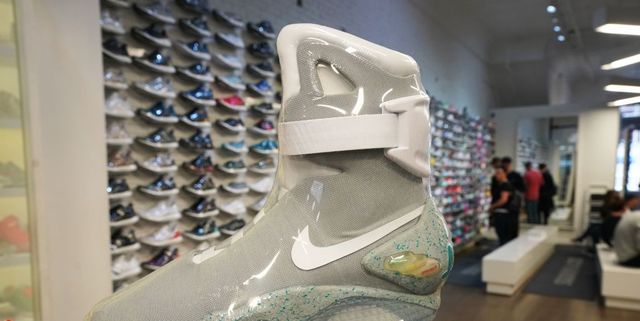 Cadena Senador Fresco Las Nike de 'Regreso al futuro' a la venta (para millonarios) - Las  zapatillas Nike de 'Regreso al futuro' cuestan 50.000 euros