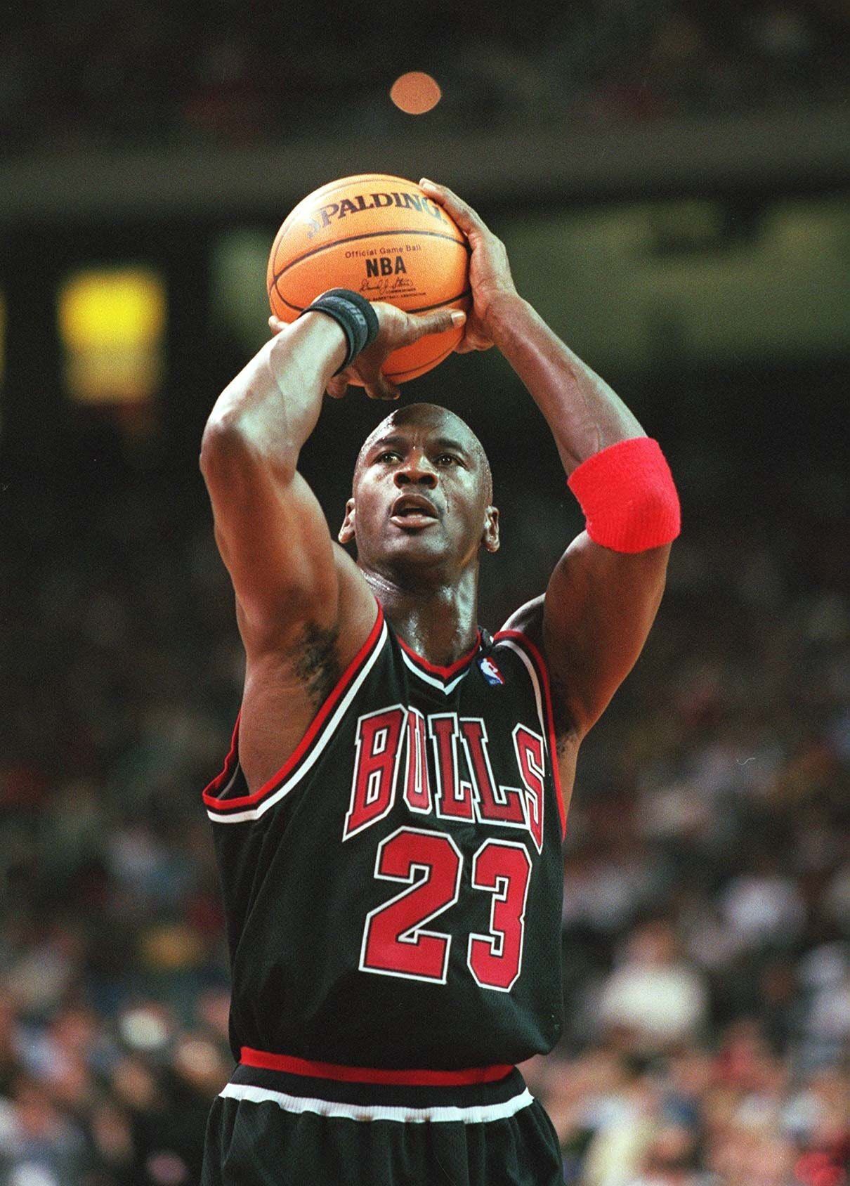 Michael Jordan MJ Basket Chicago Bulls 23 NBA Portrait Painting Dipinto  Cadre Malerei Marco Women's T-Shirt by Artista Fratta - Fine Art America