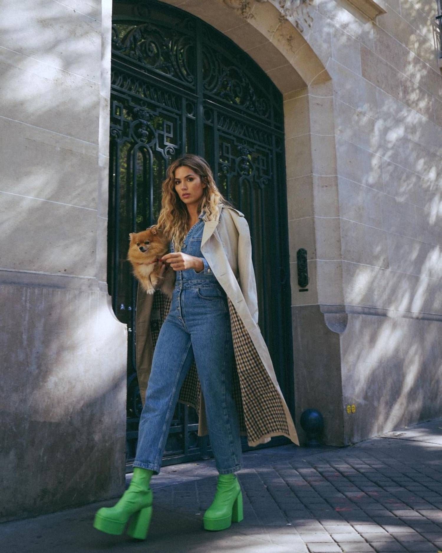 Michelle Calvó tiene el trench favorito de las chicas boho