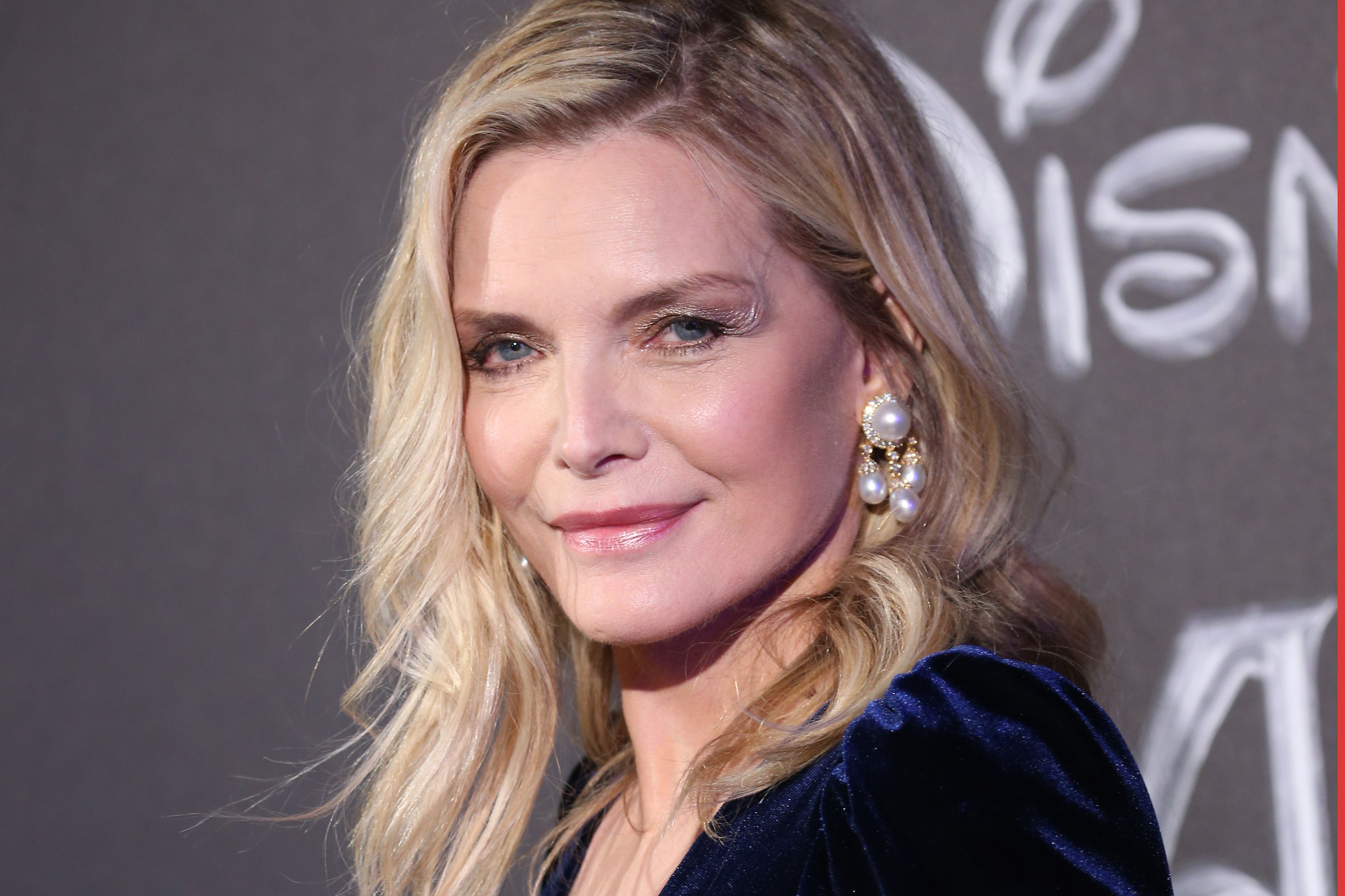 ¿Cuánto mide Michelle Pfeiffer? Michelle-pfeiffer-attends-the-european-premiere-of-the-news-photo-1605885466