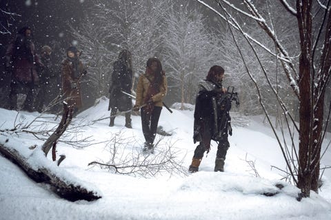 Danai Gurira nei panni di Michonne, Norman Reedus nel ruolo di Daryl, finale della stagione 9 di The Walking Dead