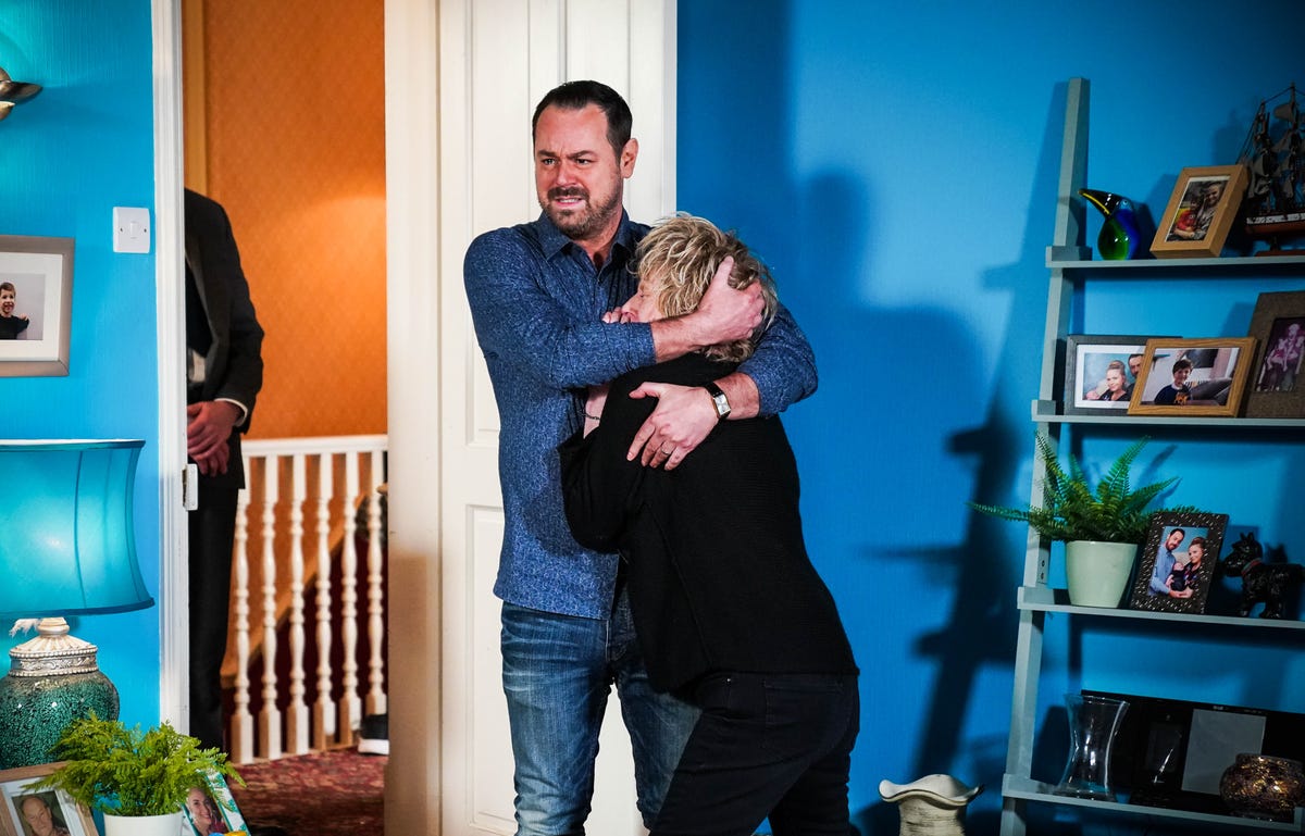 EastEnders spoilers - The Carters receive devastating news