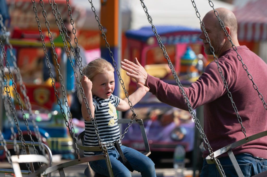 mike-tindall-and-his-daughter-lena-on-the-fairground-at-the-news-photo-1652319014.jpg