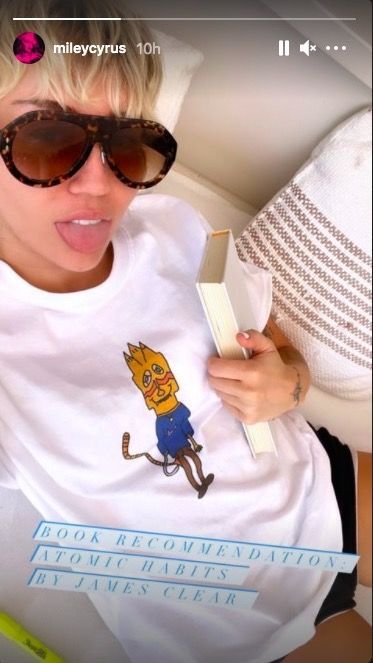 Miley Cyrus publica un 'selfie' sin maquillaje