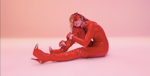 Resultado de imagem para mothers daughter gifs miley