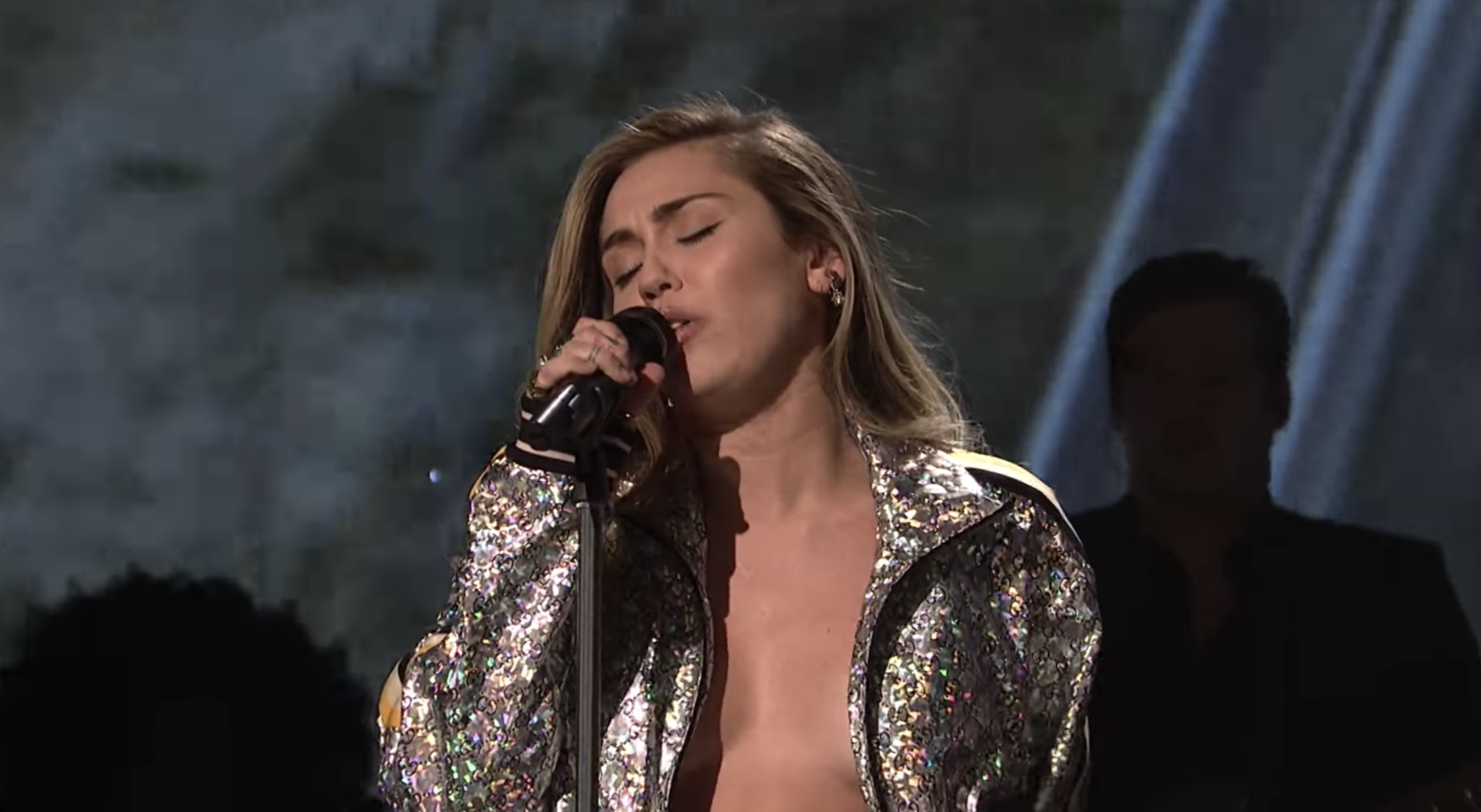 miley cyrus saturday night live outfit