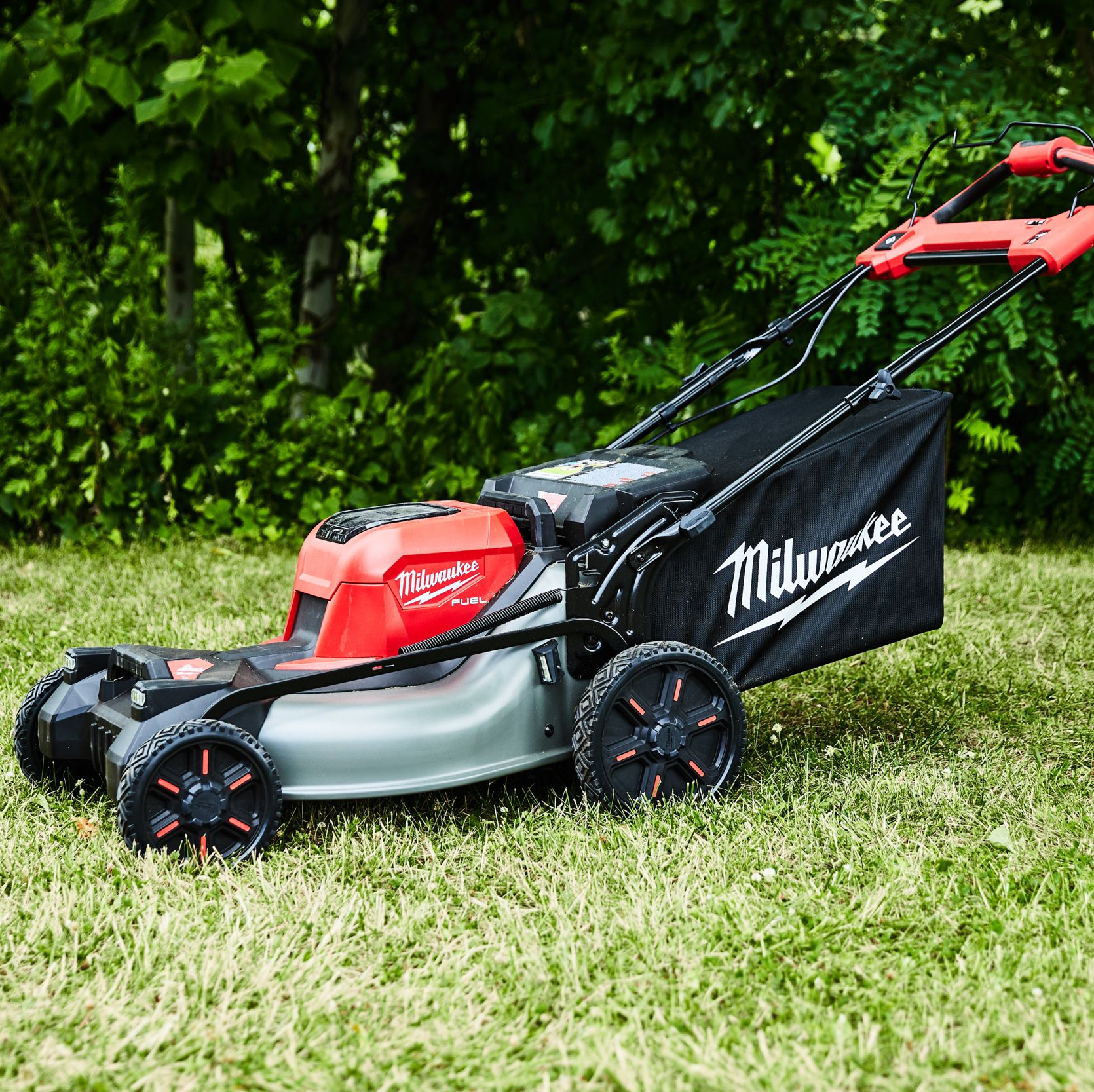 Does Milwaukee's $1,000 Electric Lawn Mower Live Up to the Brand's Claims?