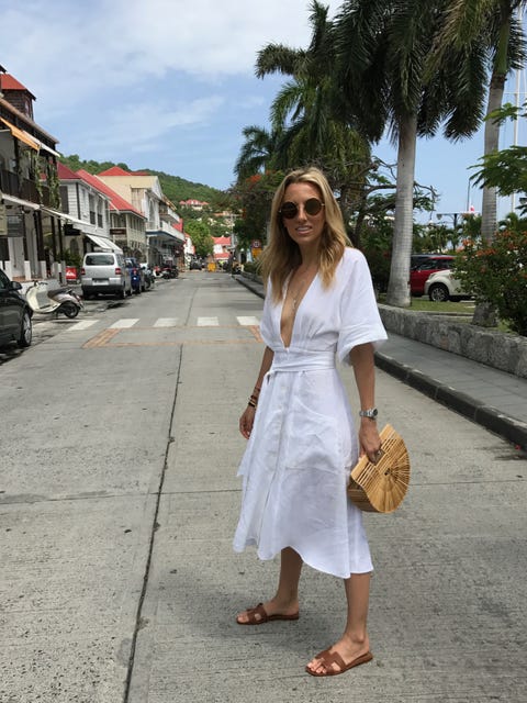 El vestido del verano 2018 es de lino y abotonado El vestido del verano 2018 es de lino y abotonado