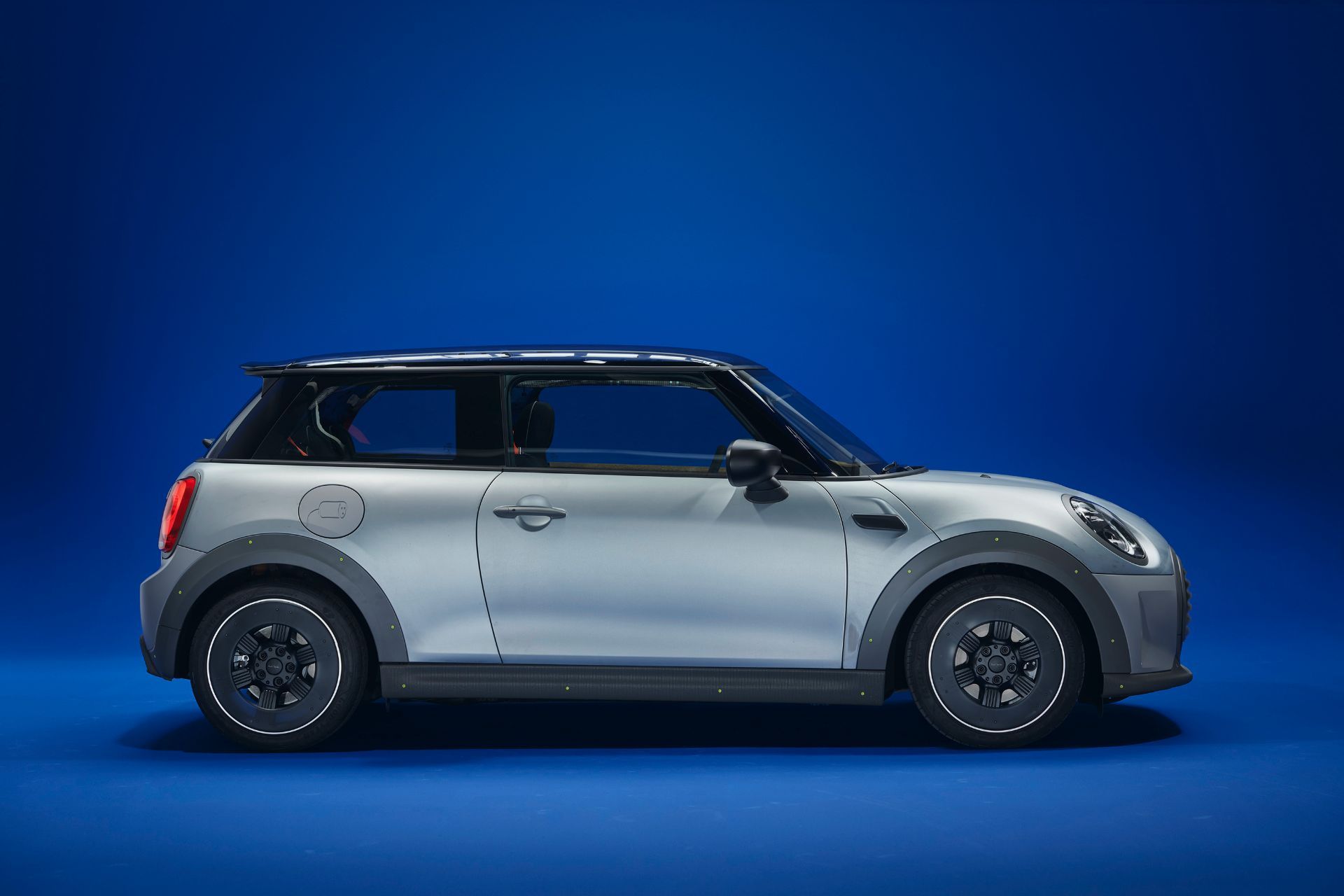 mini-strip-by-paul-smith-1-1628869212.jpg