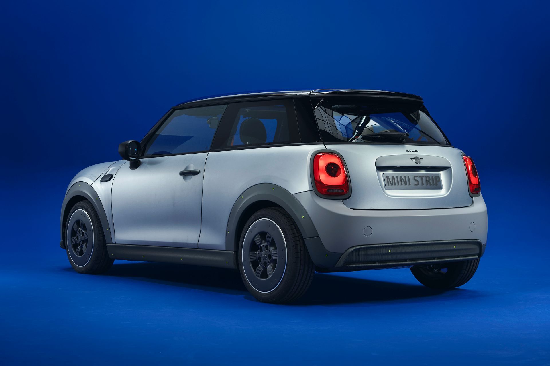 mini-strip-by-paul-smith-5-1628869212.jpg