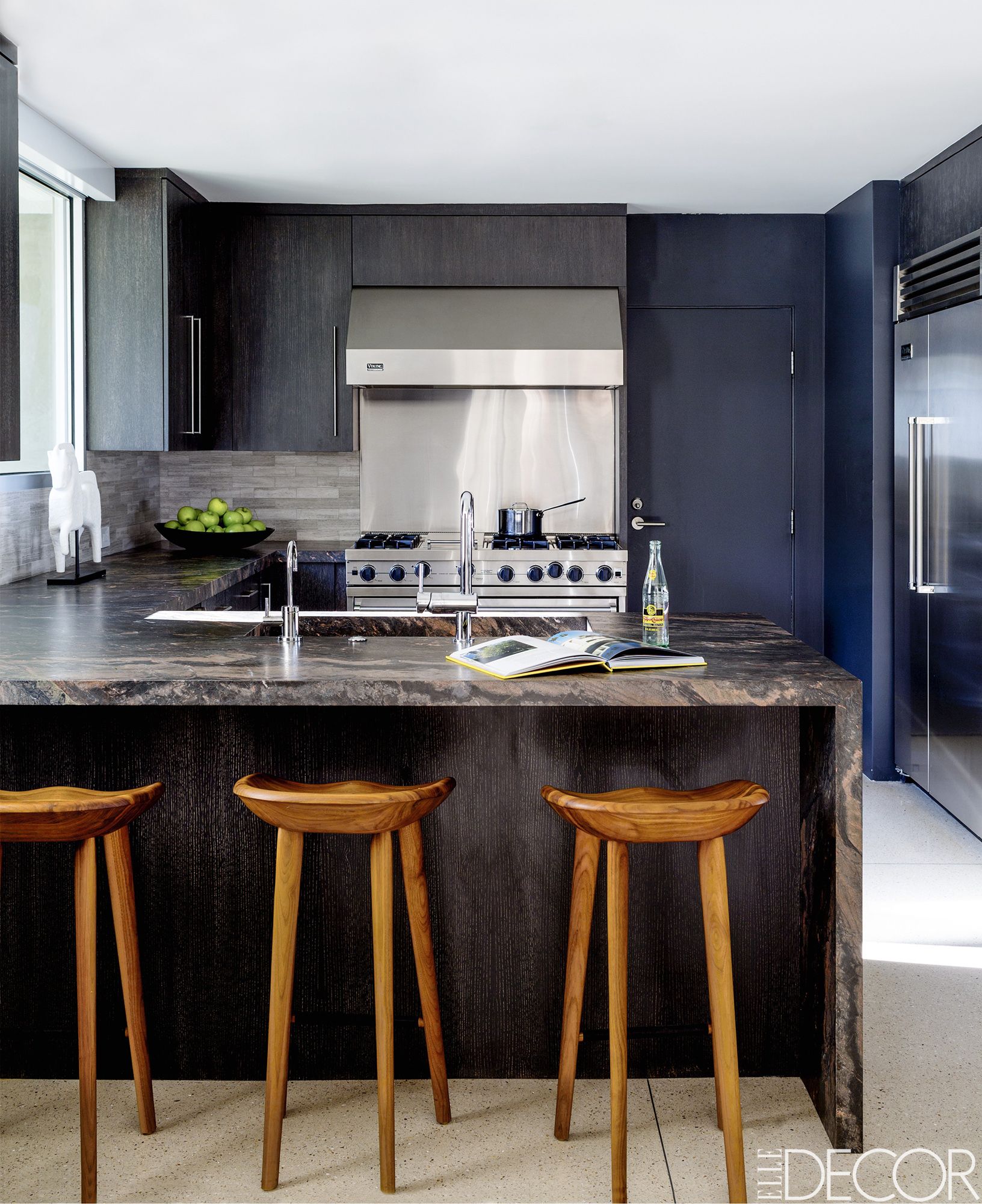 dark minimalist kitchen