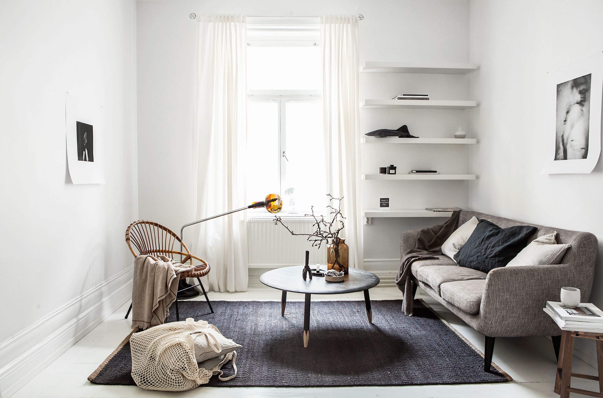 minimalist living room no coffee table